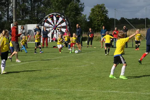 Söndagen avslutades med matcher för alla lagen blandat med "ösregn" och prisutdelning!
