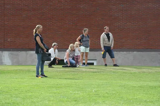 Full fart med uppvärmning och sen fotbollsbrännboll