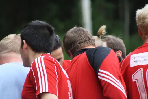 Ett Ax-plock av matchbilder signerat "sportchefen, Hossein och Chippen!