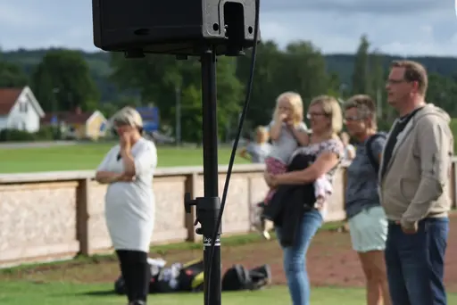 Full fart med uppvärmning och sen fotbollsbrännboll