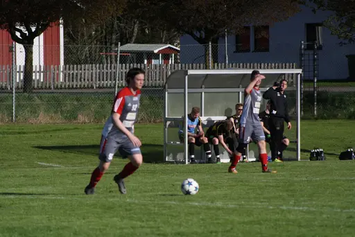 Mycket folk runt planen och inte minst runt kiosken.