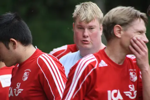 Ett Ax-plock av matchbilder signerat "sportchefen, Hossein och Chippen!