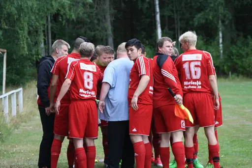 Ett Ax-plock av matchbilder signerat "sportchefen, Hossein och Chippen!