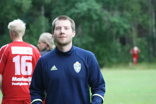 Ett Ax-plock av matchbilder signerat "sportchefen, Hossein och Chippen!