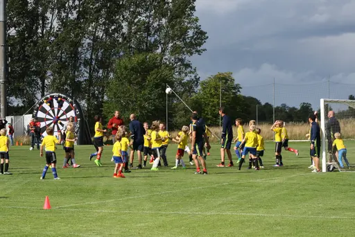 Söndagen avslutades med matcher för alla lagen blandat med "ösregn" och prisutdelning!