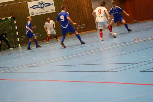 2 lag i olika grupper, drygt 20 spelare och 13 pinnar på 6 matcher!