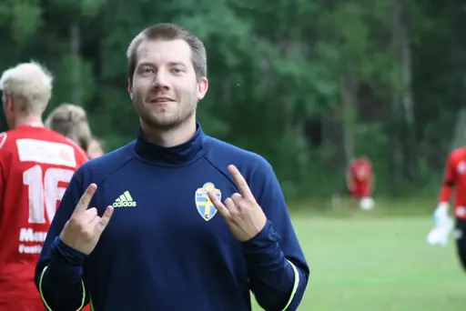 Ett Ax-plock av matchbilder signerat "sportchefen, Hossein och Chippen!