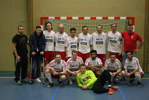Dagens trupp, dock saknas en av de assisterande coacherna Joakim Johansson på bilderna