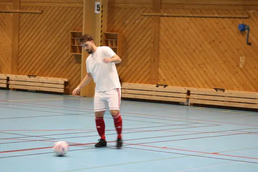 2 lag i olika grupper, drygt 20 spelare och 13 pinnar på 6 matcher!