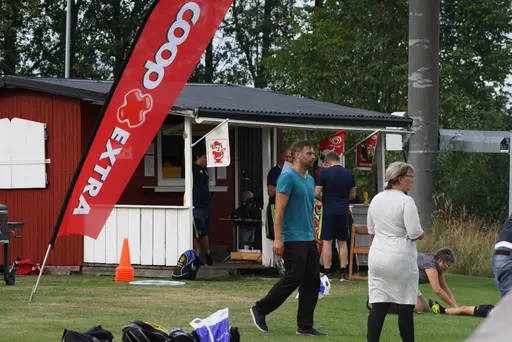 Full fart med uppvärmning och sen fotbollsbrännboll