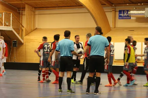 Lite bilder signerade Fatma Gutic
