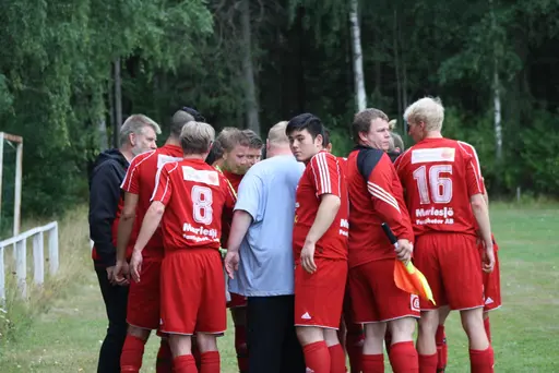 Ett Ax-plock av matchbilder signerat "sportchefen, Hossein och Chippen!