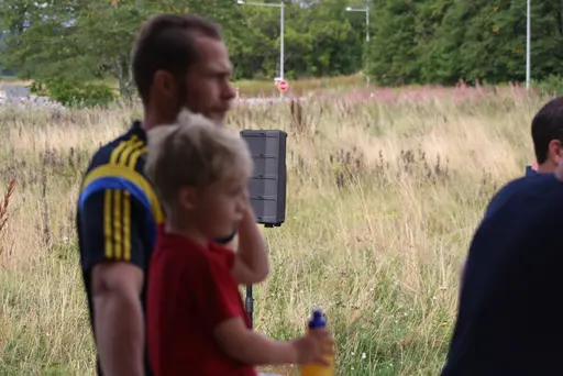 Full fart med uppvärmning och sen fotbollsbrännboll