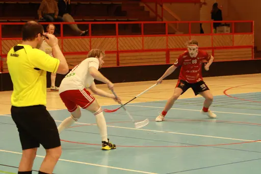 Full fart från första nedsläpp, inte många lag som tvingat hemmalaget ta en timeout