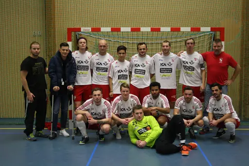 Dagens trupp, dock saknas en av de assisterande coacherna Joakim Johansson på bilderna