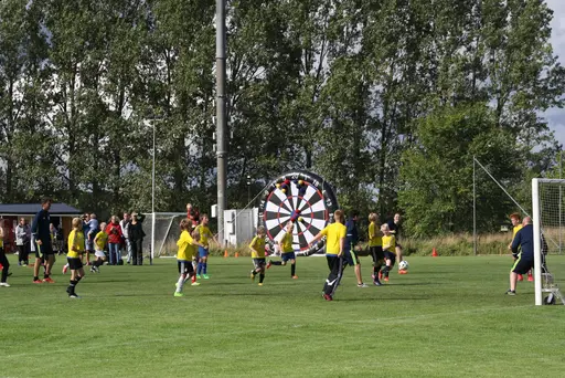 Söndagen avslutades med matcher för alla lagen blandat med "ösregn" och prisutdelning!