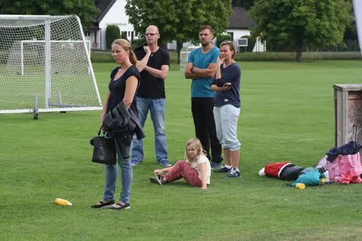Full fart med uppvärmning och sen fotbollsbrännboll