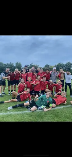 Lagen i gruppen var AGF, Fc Köpenhamn och Hammarby. Vi förlorade 2 matcher men vann över Hammarby och då blev det placeringsmatch mot FC Helsningör som slutade 2-2 där vi vann på straffar. Grymt jobb&