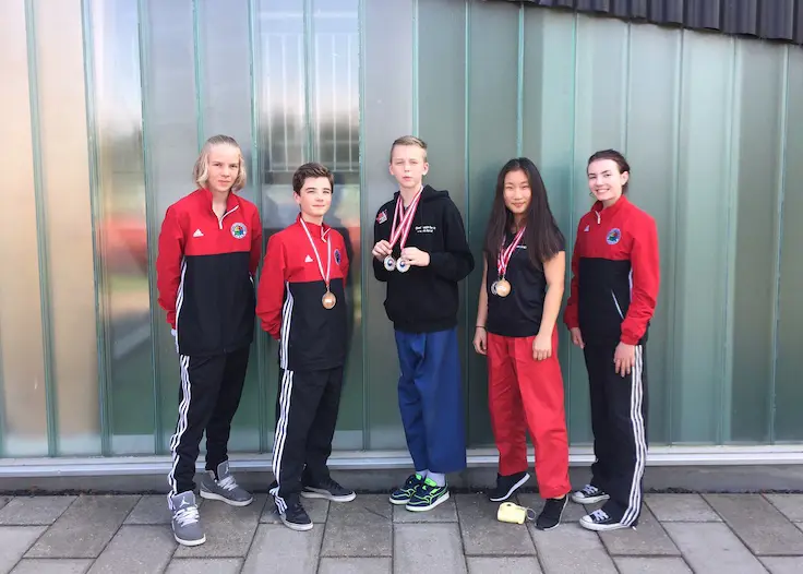 Några ur poomsae team elite, Simon, Jacob, Fredrik (KSH IF), Janice (KSH IF) och Emma