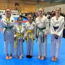 Några av deltagarna efter prisutdelningen i mönster. Frv Lisa, Linda, Ebba, Pontus och Alicia