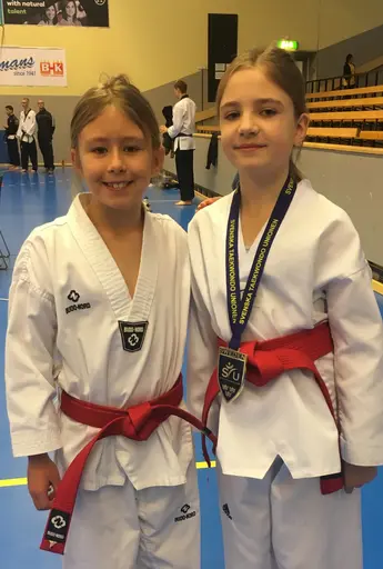 Mimmi, Amanda, Seb och Alice med sina medaljer!