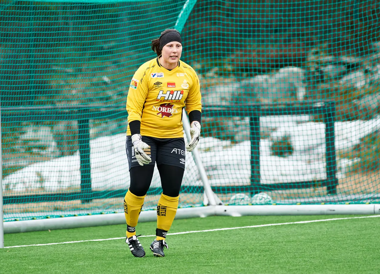 Målvakten Annelie Sjöroos stod för en bra insats i den oavgjorda matchen mot Notvikens IK. Foto: Per Ågren, MediaBild