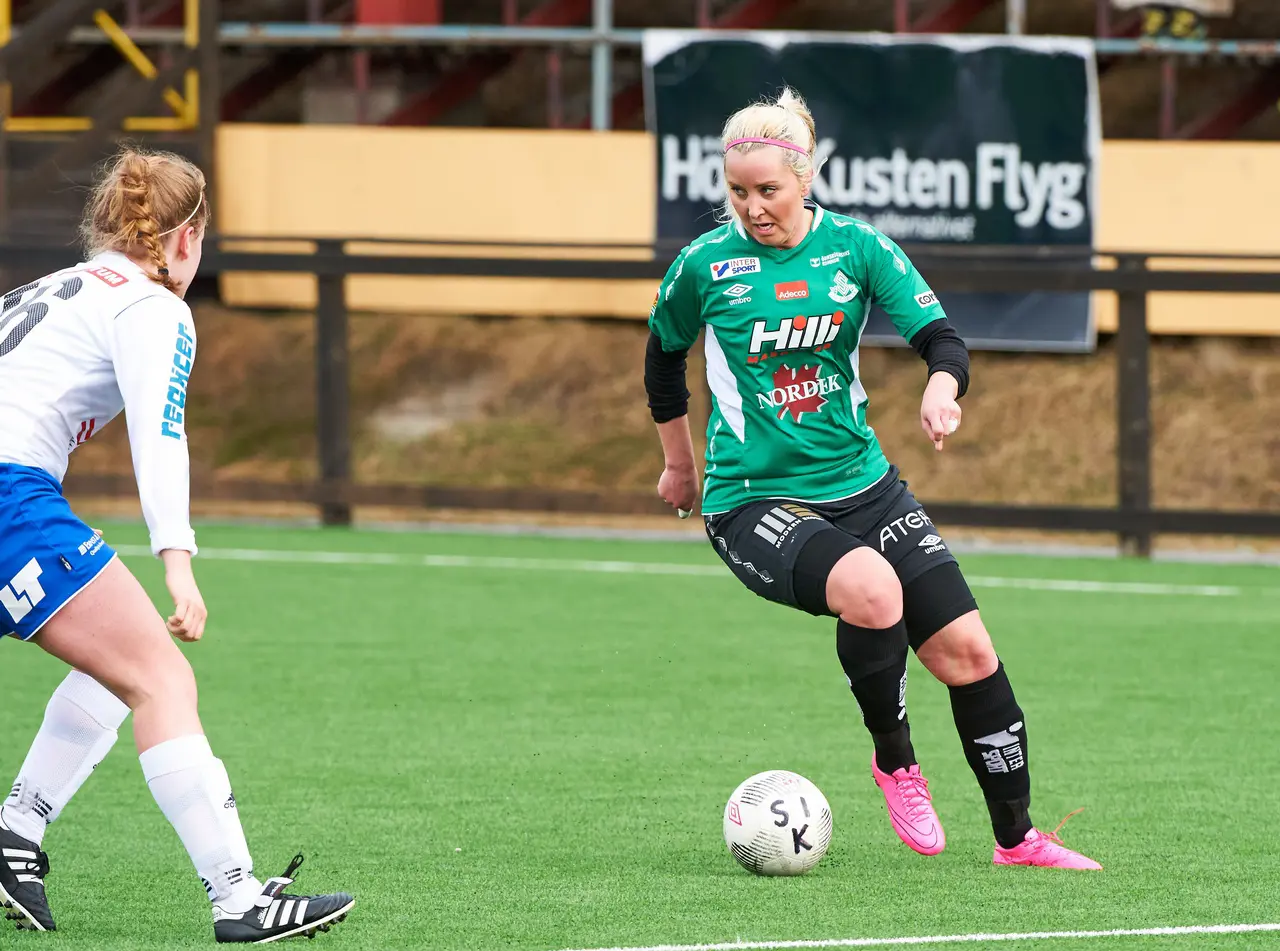 Josefine Engwall Ward med målmedveten blick. Något som kommer att krävas hos samtliga i morgondagens match vs Morön BK. Foto: Per Ågren, MediaBild