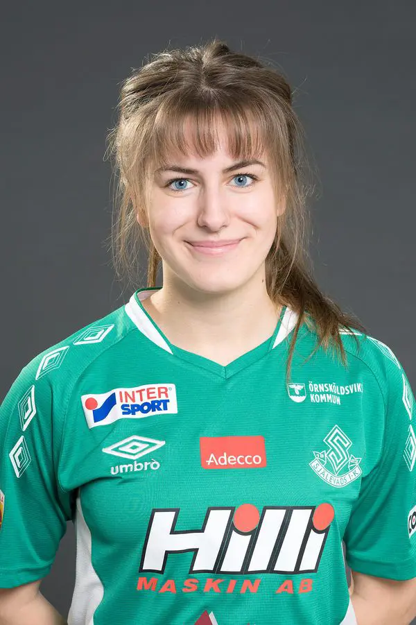 Erika Strandberg och hennes Själevad lirar i afton träningsmatch vs Domsjö IF.