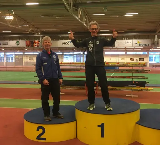 Bra stämning inne på Atletikum när Veteranerna sprang