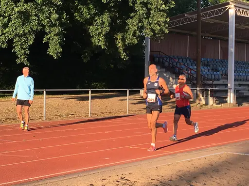 Bilder blandat från 400 m och 5000 m.