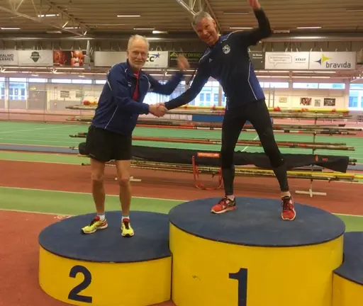 Bra stämning inne på Atletikum när Veteranerna sprang