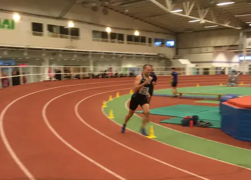 Bra stämning inne på Atletikum när Veteranerna sprang