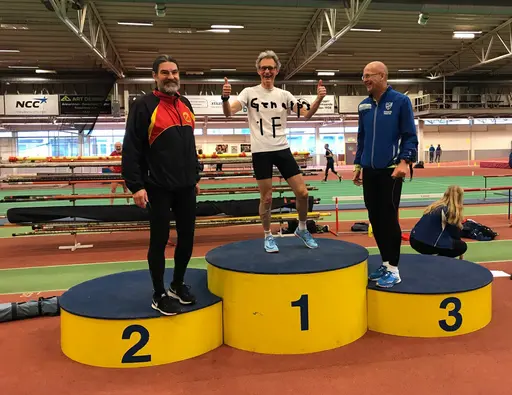 Bra stämning inne på Atletikum när Veteranerna sprang