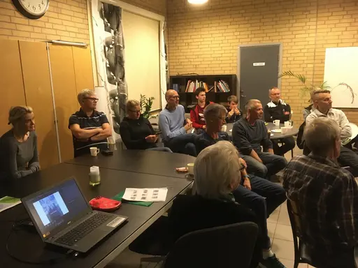 En avslappnad Dan Glans trollbinder lyssnarna