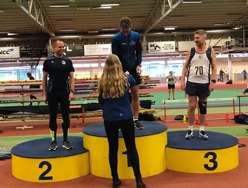 Bra stämning inne på Atletikum när Veteranerna sprang