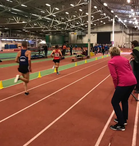 Bra stämning inne på Atletikum när Veteranerna sprang
