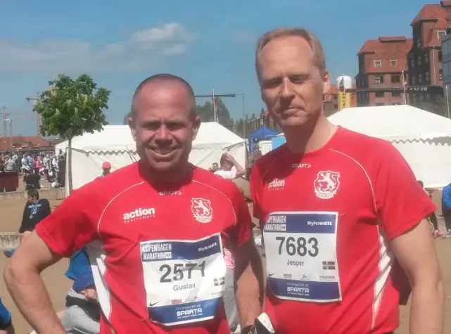Två trötta, slitna men glada Genarps IF:are som precis avverkat Köpenhamns Maraton!