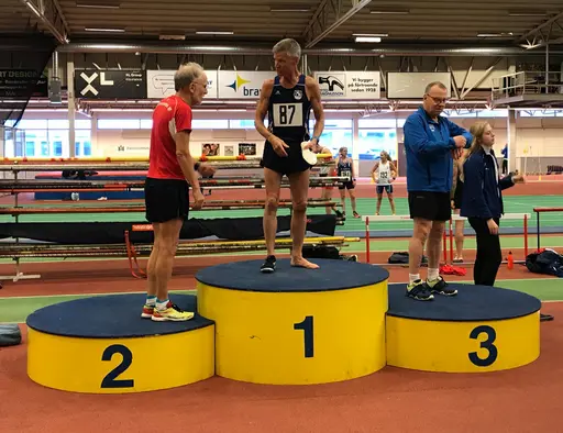 Bra stämning inne på Atletikum när Veteranerna sprang