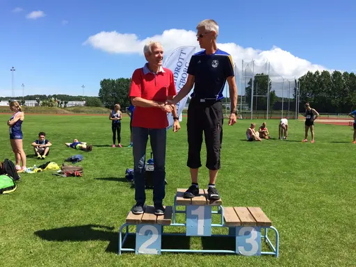 Det är kul att springa på bana - tyckte alla fyra!