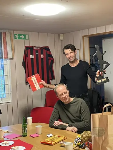 Efter sedvanlig gemensam träning väntade dusch och varm bastu 🥵
