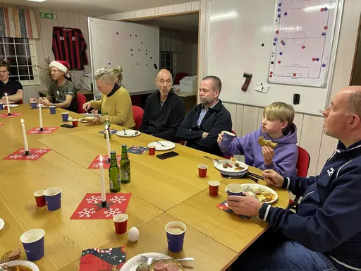 17 deltagare på vår Julfika, visar på vår goda gemenskap