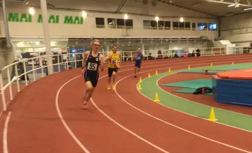Bra stämning inne på Atletikum när Veteranerna sprang