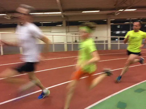 Bilderna är tagna vid 200-meters intervallerna (tur det inte var tävling).