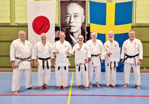 Nya Dan-grader Tibble Karate