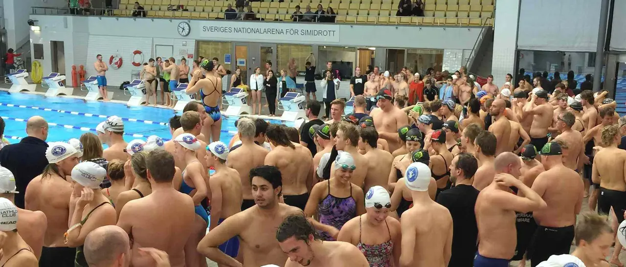 Ett ordnat kaos vid 50x50-lagkappen och Le Mans på Eriksdalsbadet 2015.