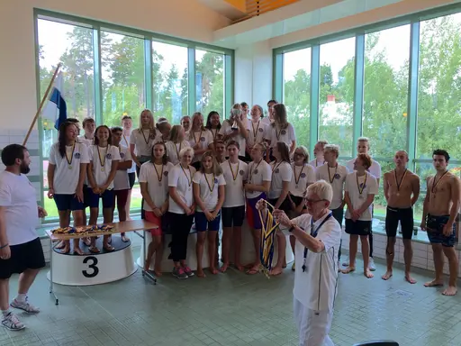 Team Stockholm vann Simkampen 2017. Paola och Jesse från Polisen var på plats.