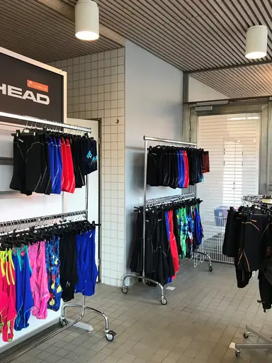 Simmare, tränare och HEAD på plats på Eriksdalsbadet