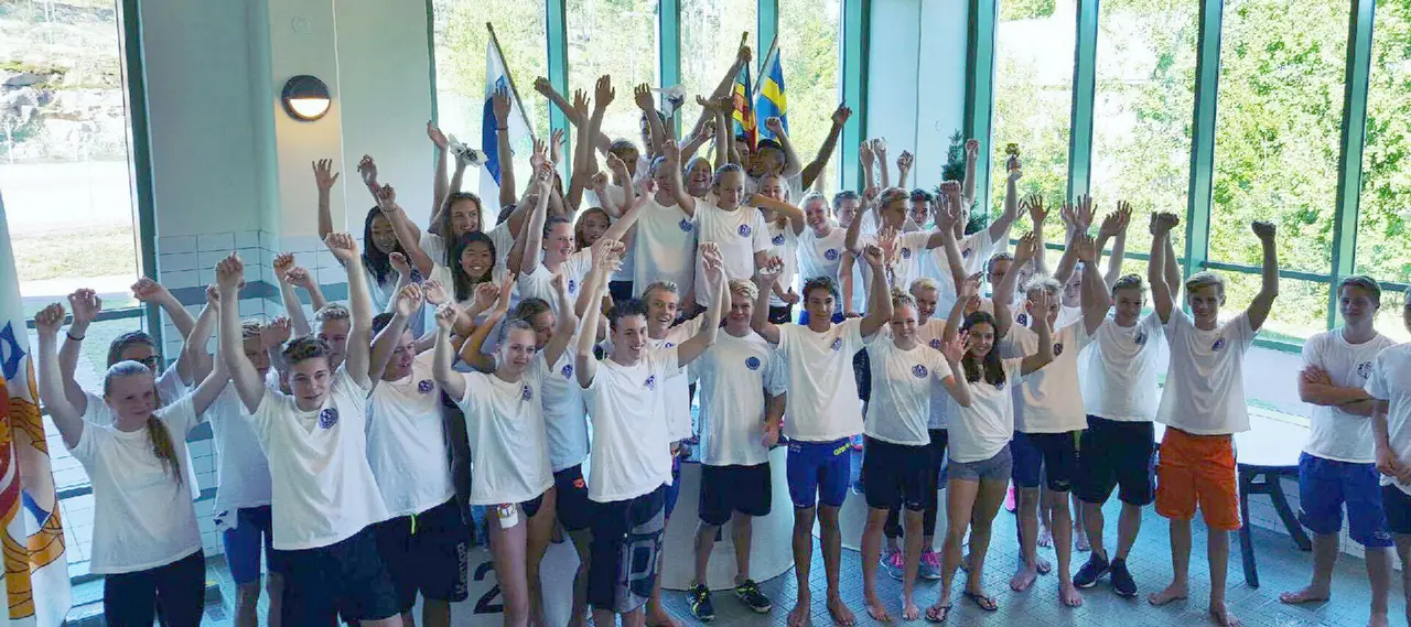 Vinnande Stockholmslaget i simkampen på Åland 2016.