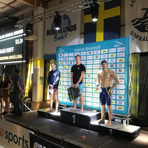 Stolta medaljörer och lagkappslag