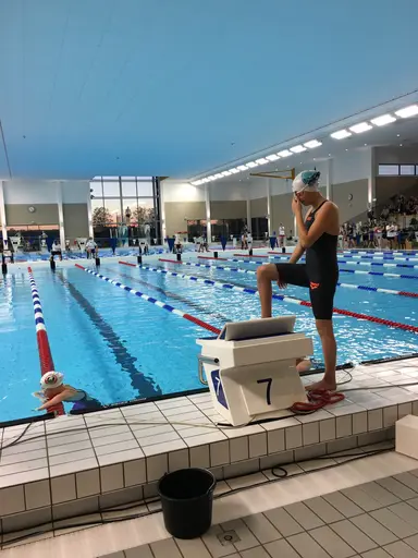 Jennie till start och sedan vid prisutdelning. Laget och Thomas efter lagkapp. 